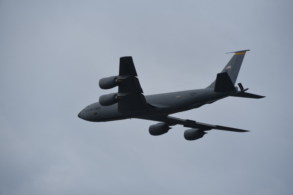 KC-135 flying