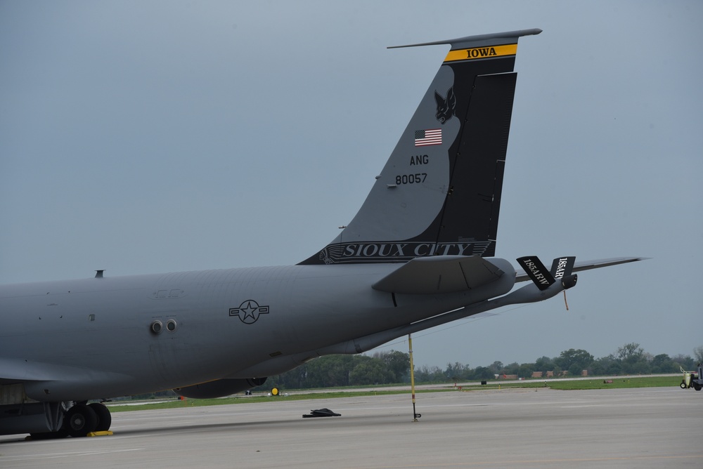 KC-135 tail flash