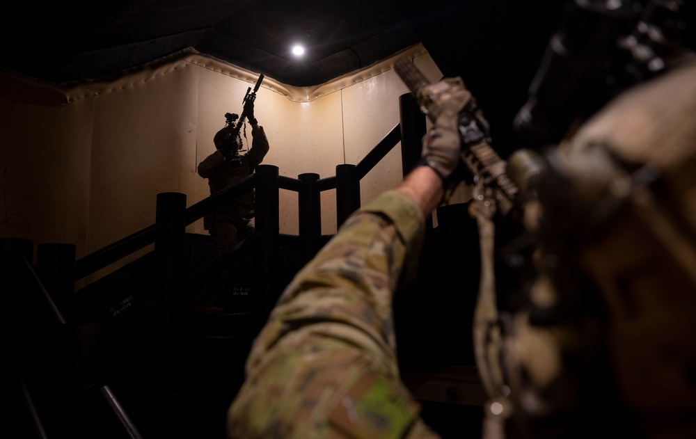 Talisman Sabre 23 | NSW and Australian Army SOF conduct CQC training