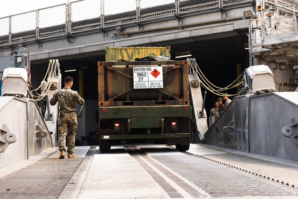 Exercise Talisman Sabre 23: USNS Millinocket delivers equipment to MRF-D