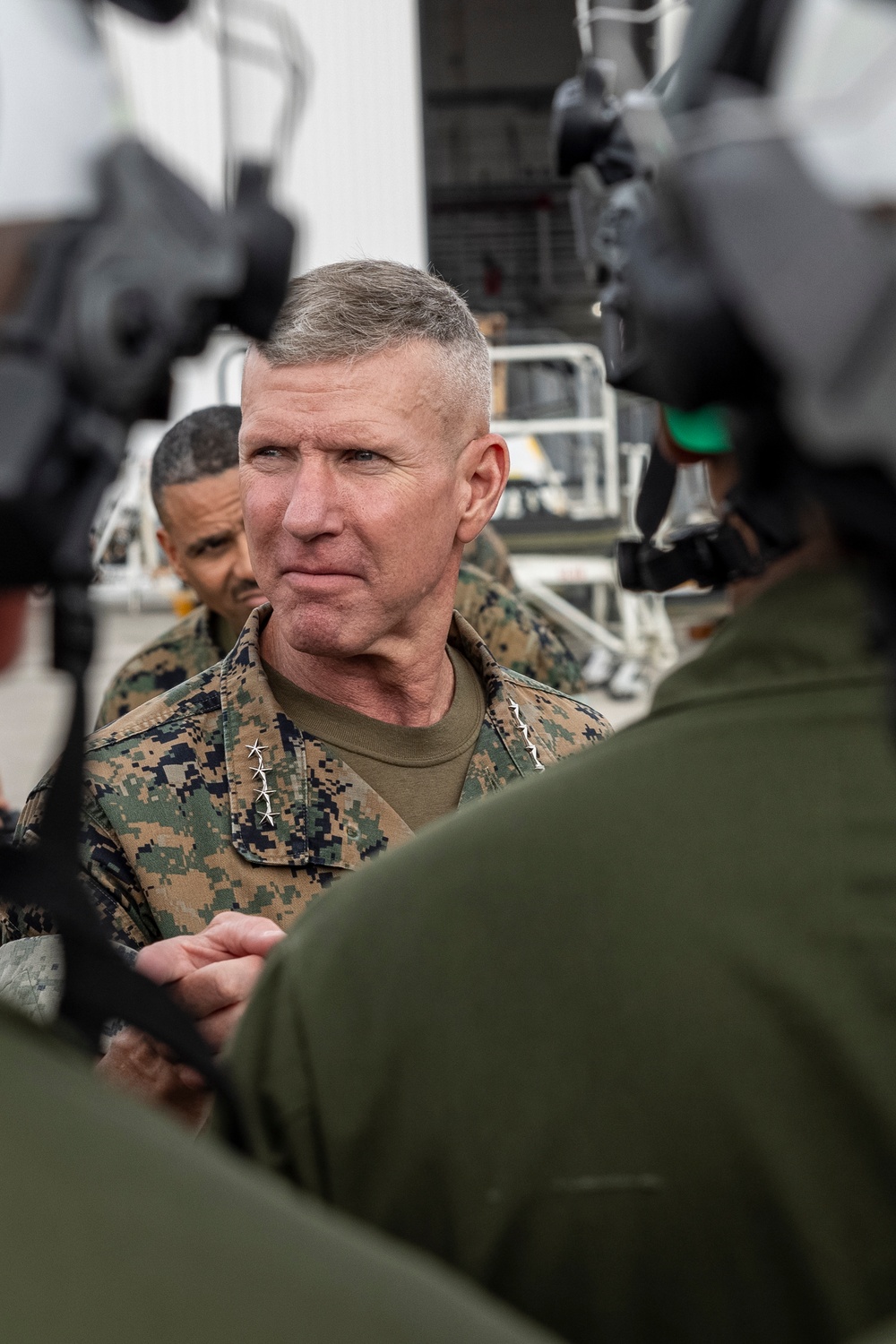 Assistant Commandant of the Marine Corps Gen. Eric M. Smith visits Marine Heavy Helicopter Squadron (HMH) 461