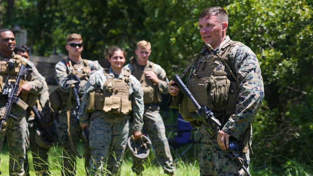 36th Assistant Commandant of the Marine Corps visits Marines with 1/10