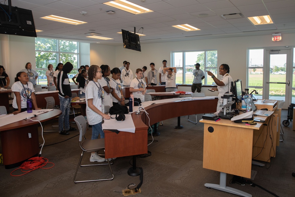 CNAL Capt. Speaks To STEM Students