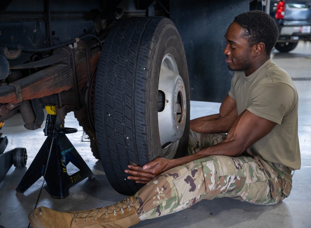 908th LRS gets hands on during annual tour at JBLE