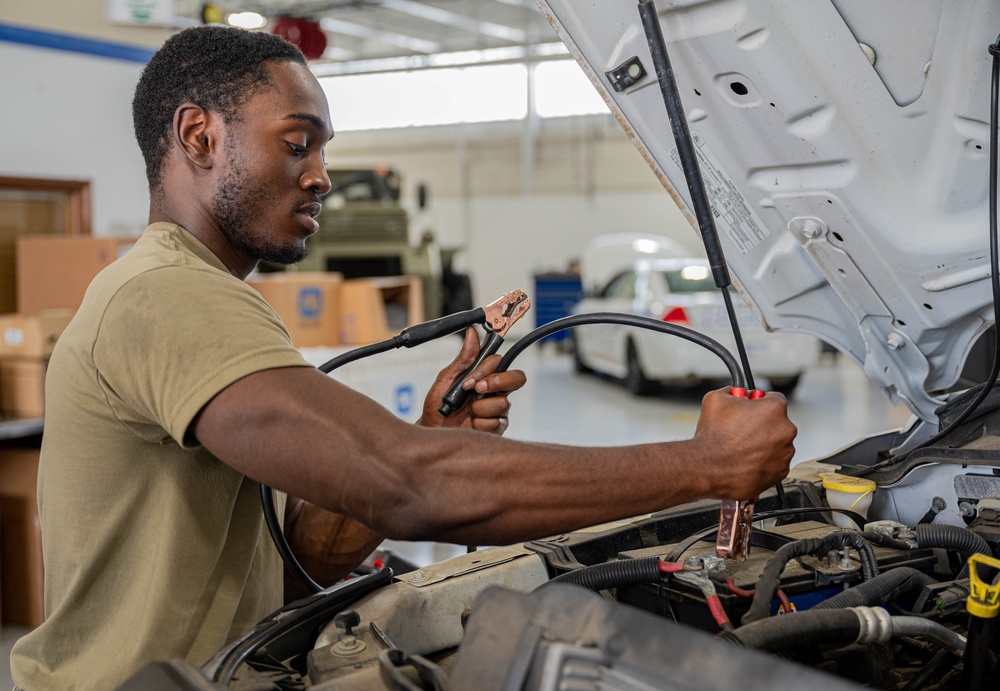 908th LRS gets hands on during annual tour at JBLE