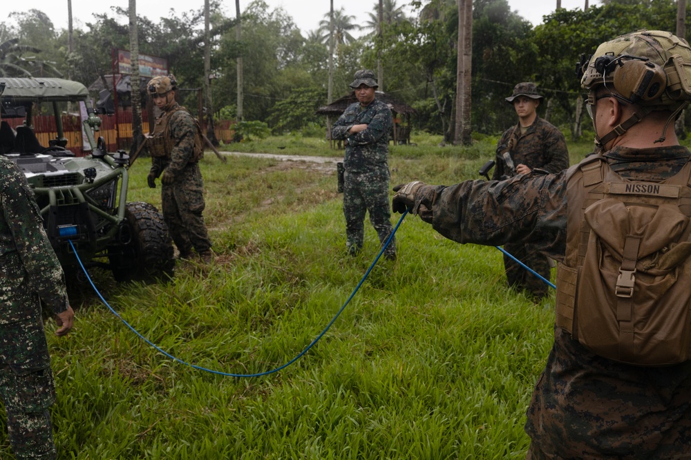 U.S. Marines conduct bilateral training with Philippine Marines