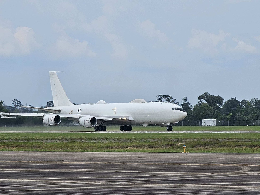 Navy accepts first E-6B Mercury upgraded by Northrop Grumman Corp.