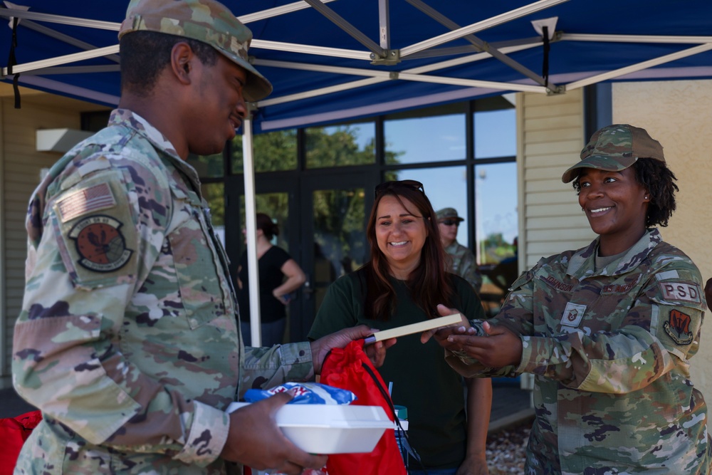 American Red Cross Serves Lunch to Beale Airmen