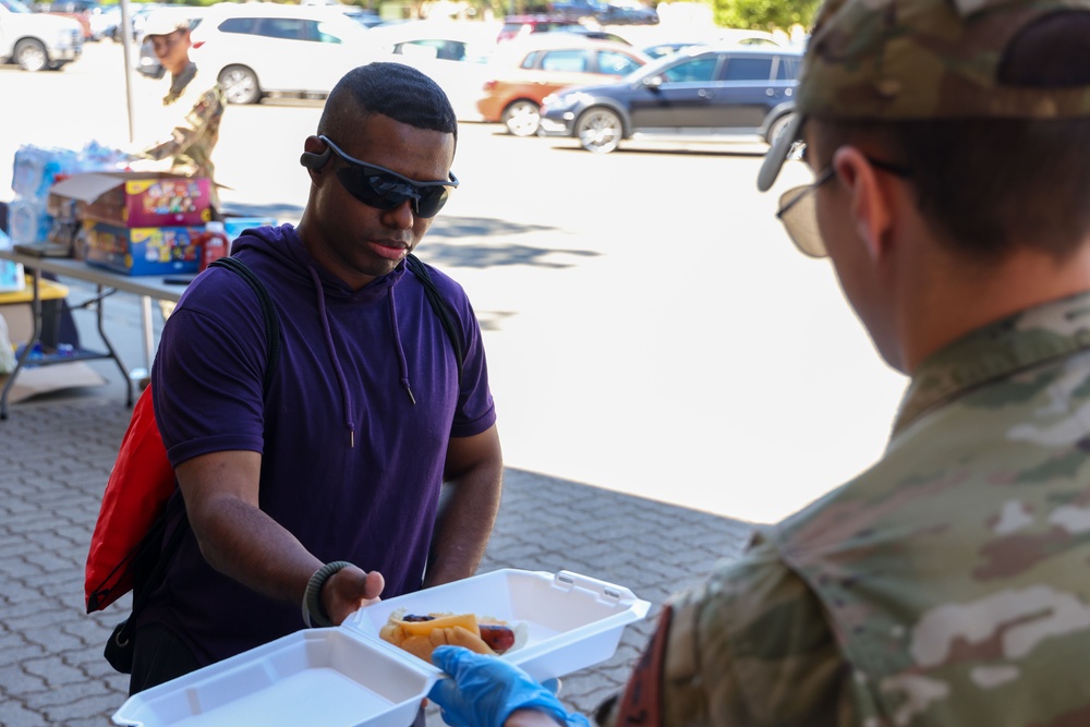 American Red Cross Serves Lunch to Beale Airmen