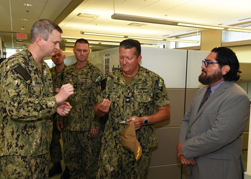 NMFSC Commander visits NAMRU San Antonio