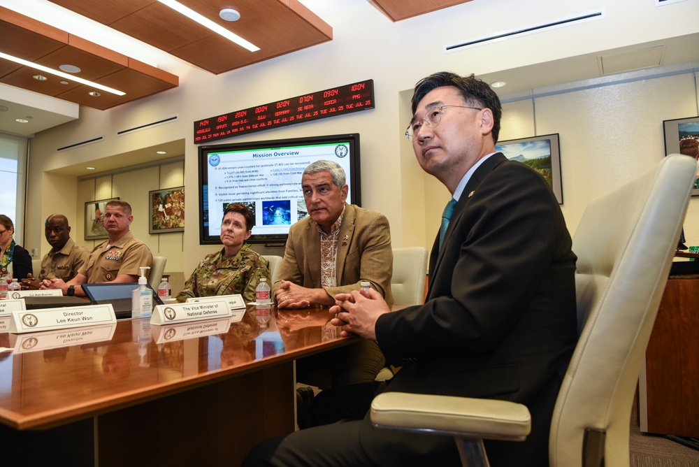 Members of ROK Ministry of National Defense Visit DPAA