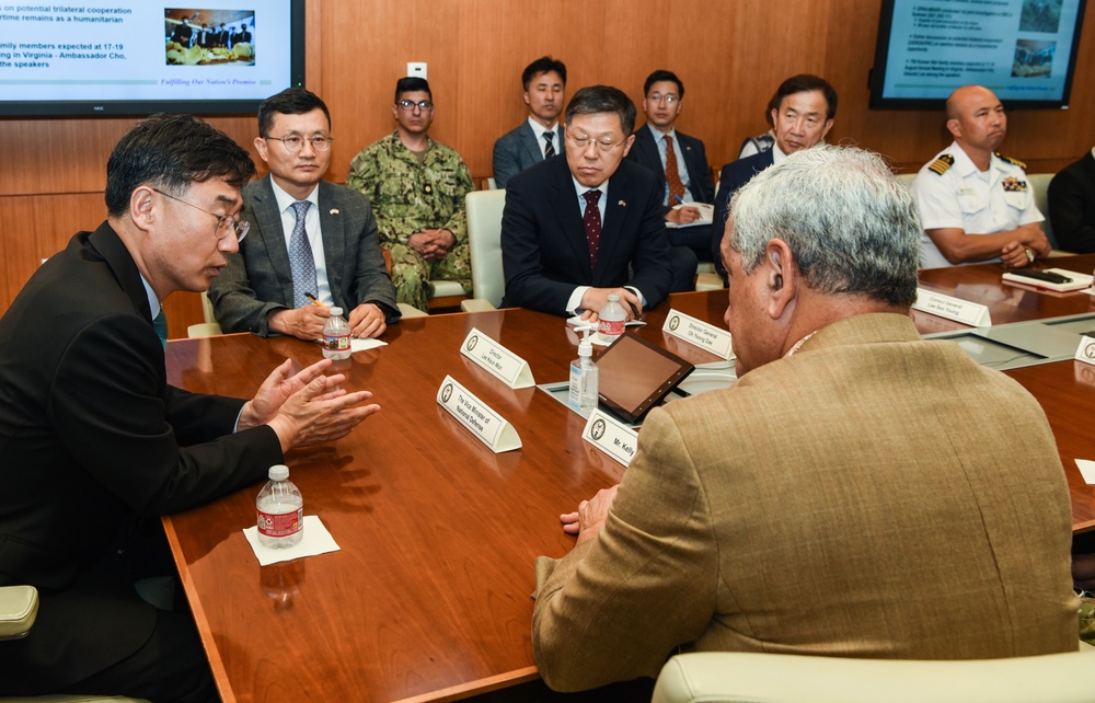 Members of ROK Ministry of National Defense Visit DPAA