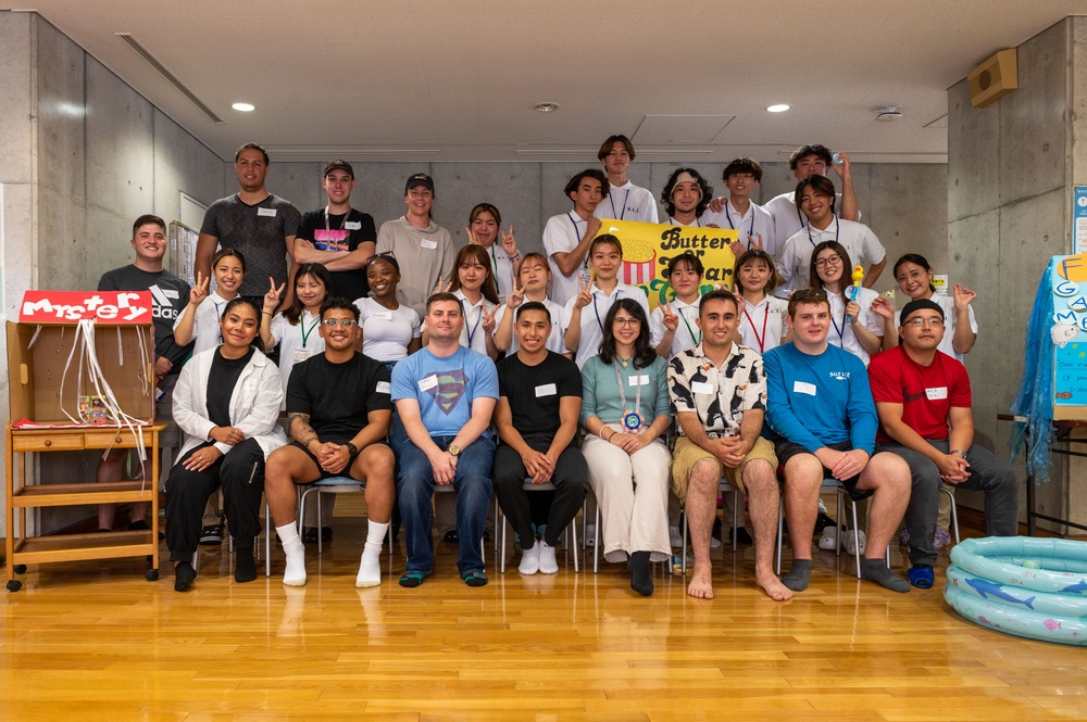 U.S. Airmen strengthen friendships with Japanese students