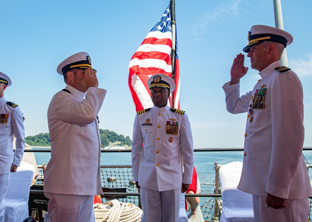 USS Benfold Conducts Change of Command Ceremony