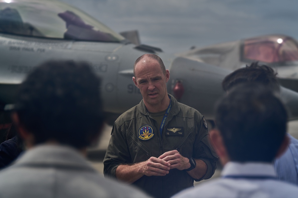 366th Fighter Wing speaks with Iwakuni city Mayor at MCAS Iwakuni