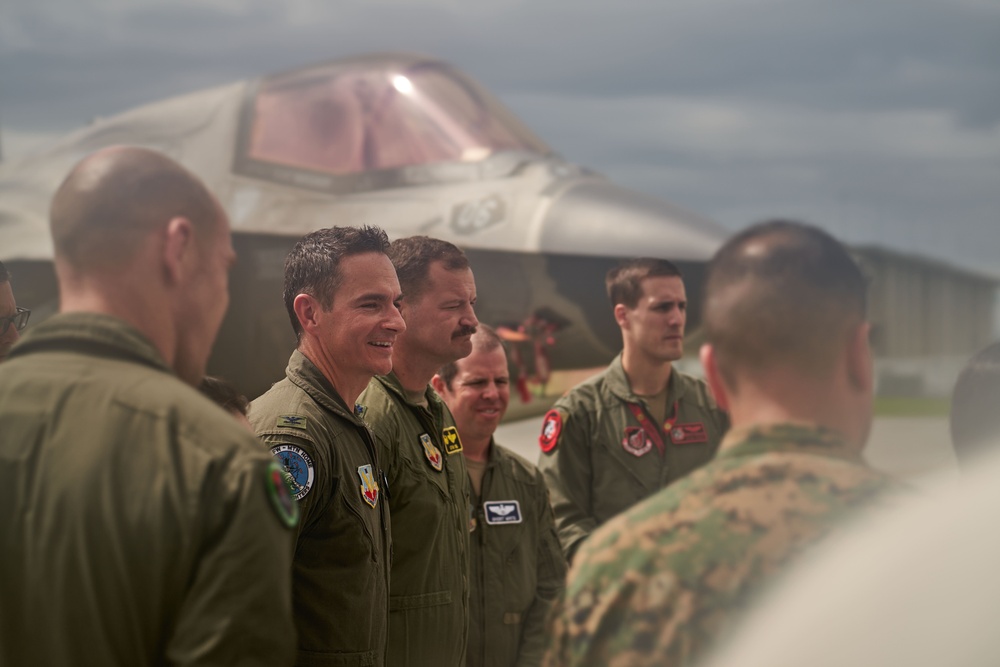 366th Fighter Wing speaks with Iwakuni city Mayor at MCAS Iwakuni