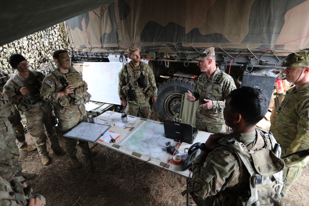 First Corps Command Sgt. Maj. Carns visits 1-21 IN BN during Talisman Sabre