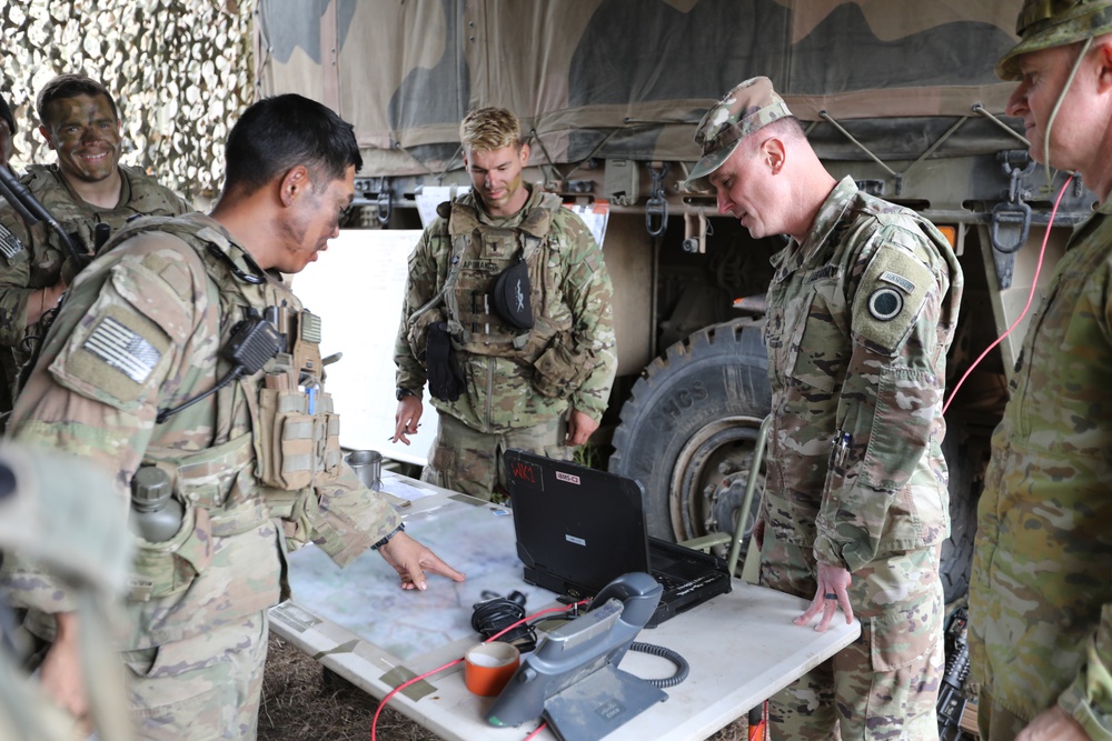 First Corps Command Sgt. Maj. Carns visits 1-21 IN BN during Talisman Sabre