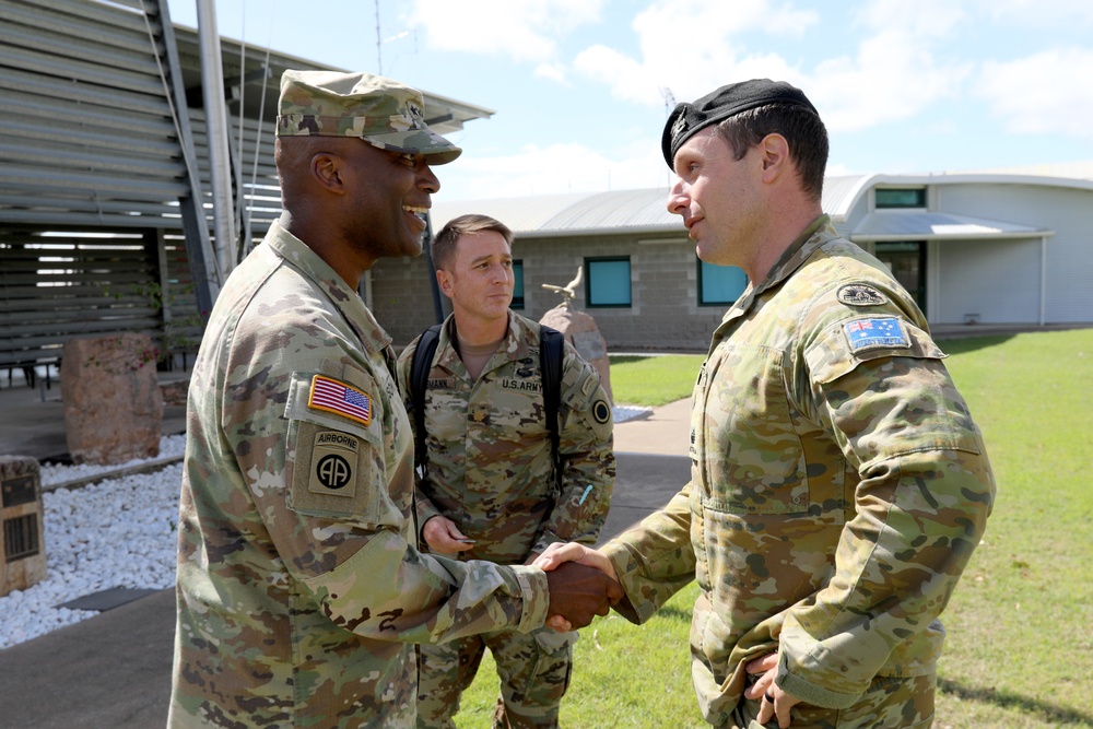 First Corps Commander meets &quot;Courage&quot; the eagle