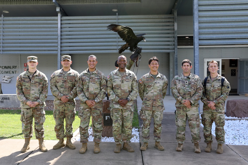 First Corps Commander meets &quot;Courage&quot; the eagle