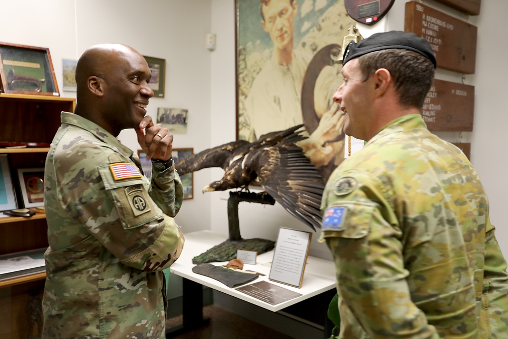 First Corps Commander meets &quot;Courage&quot; the eagle