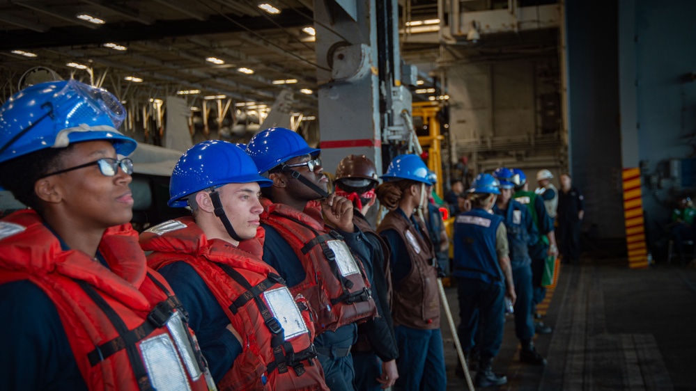 USS Ronald Reagan (CVN 76) conducts fueling-at-sea with USNS Rappahannock (T-AO 204)