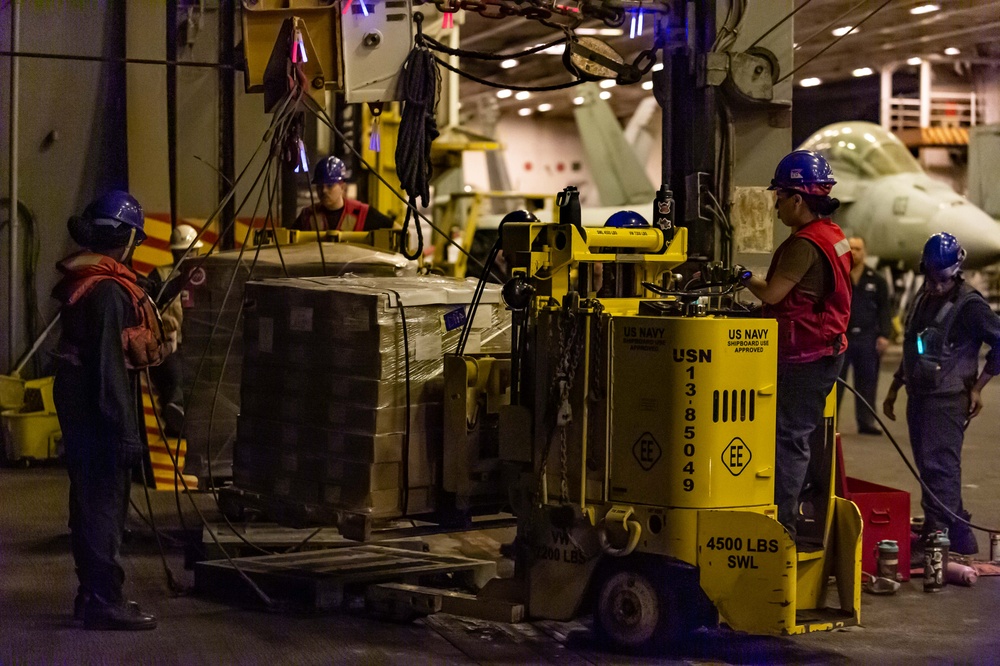 USS Ronald Reagan (CVN 76) conducts fueling-at-sea with USNS Rappahannock (T-AO 204)