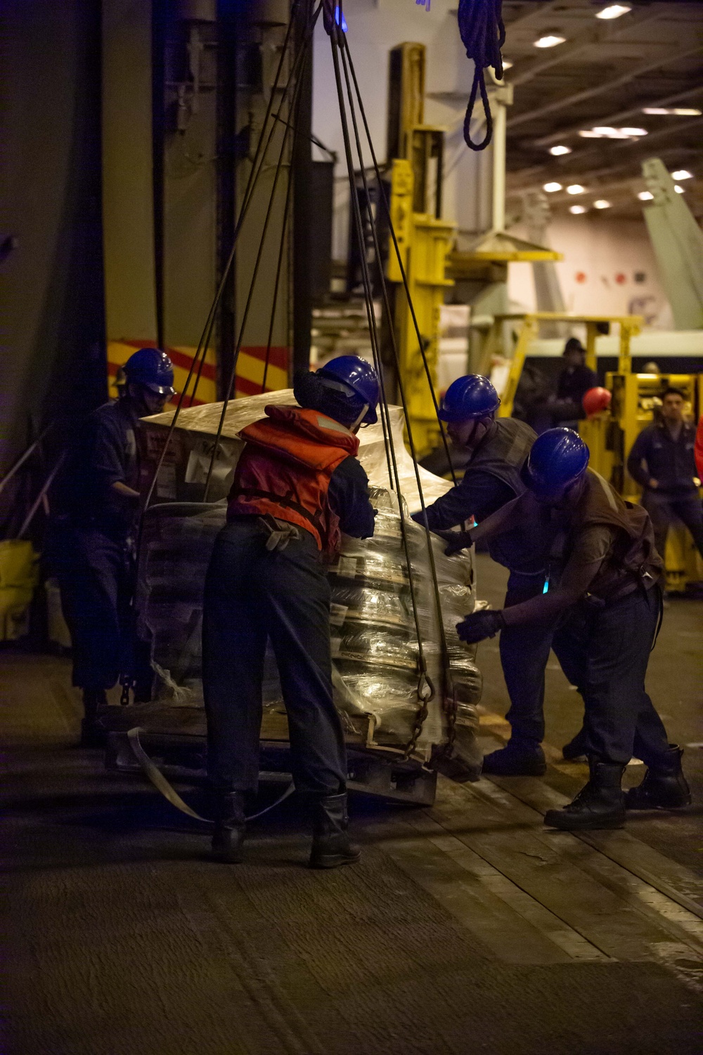 USS Ronald Reagan (CVN 76) conducts fueling-at-sea with USNS Rappahannock (T-AO 204)