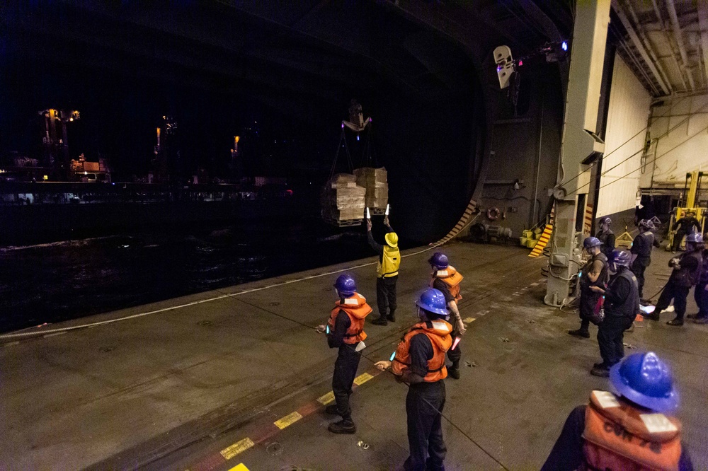 USS Ronald Reagan (CVN 76) conducts fueling-at-sea with USNS Rappahannock (T-AO 204)