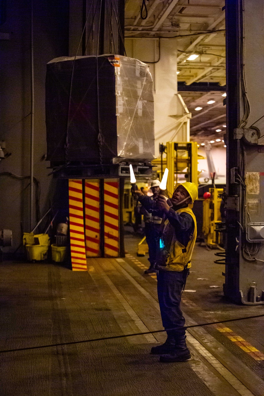 USS Ronald Reagan (CVN 76) conducts fueling-at-sea with USNS Rappahannock (T-AO 204)