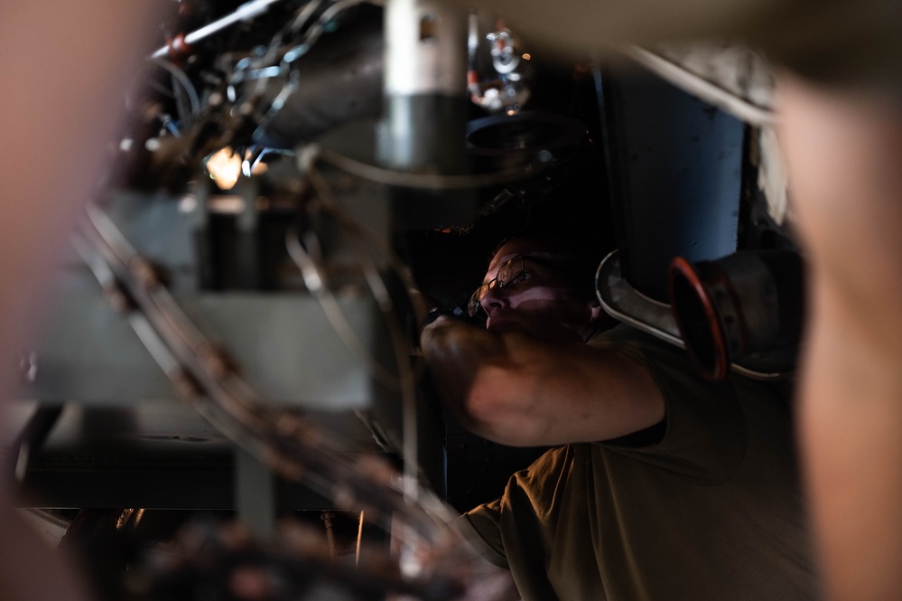 Airmen at work: 911th aerospace propulsion technicians swap APU