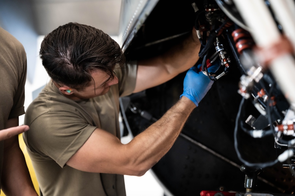 Airmen at work: 911th aerospace propulsion technicians swap APU