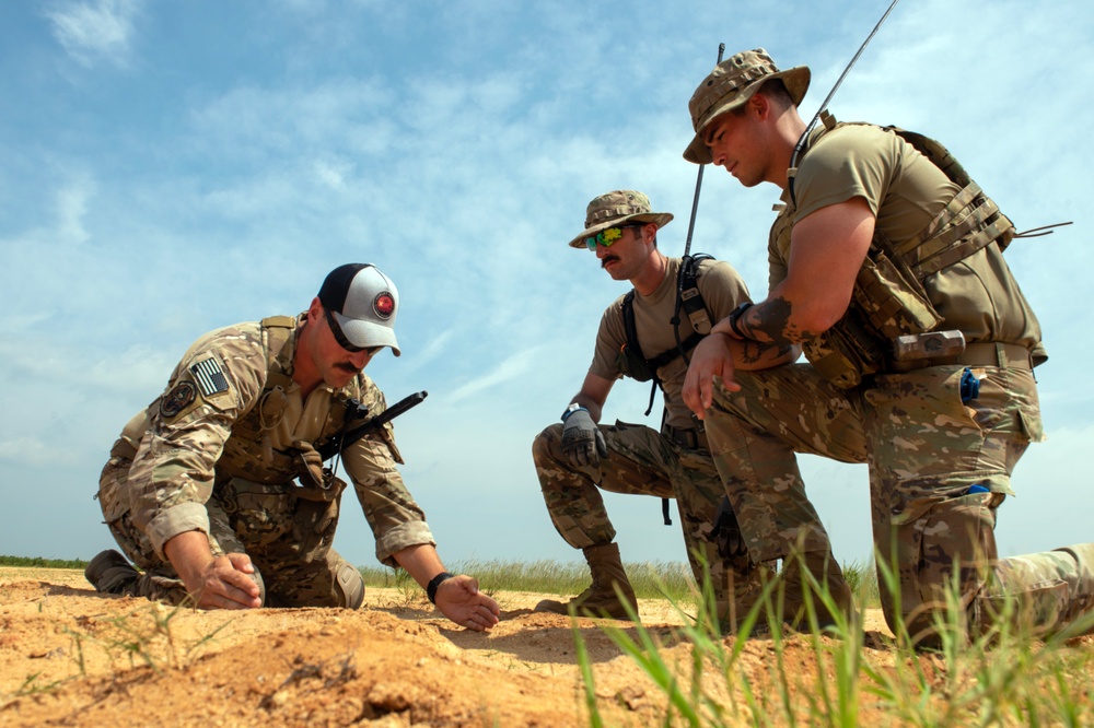 235th ATCS leads Landing Zone Safety Officer Course