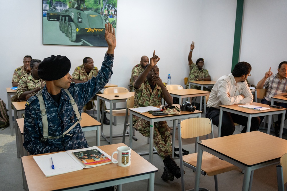 SDNG partner with Suriname Armed Forces for communications conference