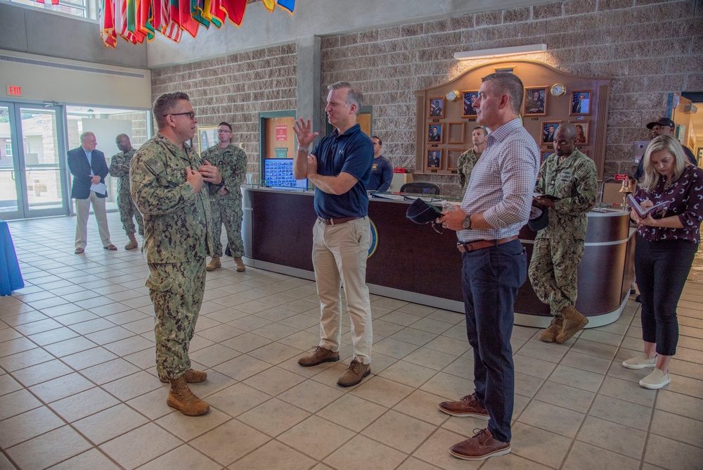 Under Secretary of the Navy Visits NAVSCIATTS