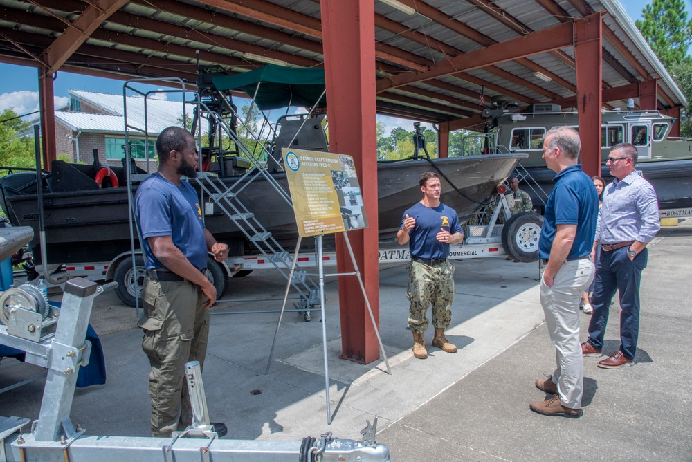 Under Secretary of the Navy Visits NAVSCIATTS