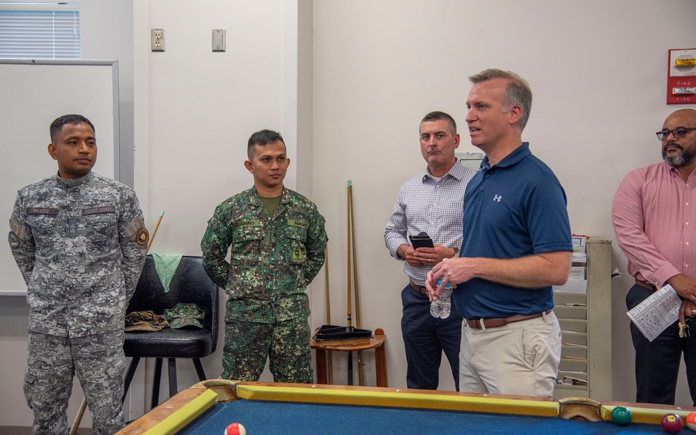 Under Secretary of the Navy Visits NAVSCIATTS