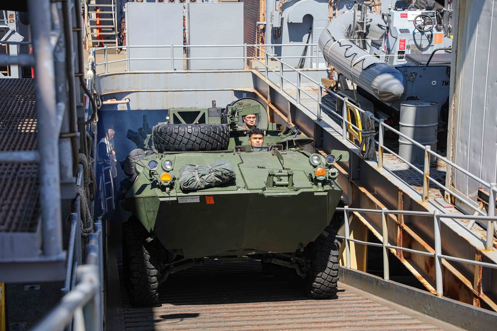 USS Carter Hall Conducts LCAC Operations