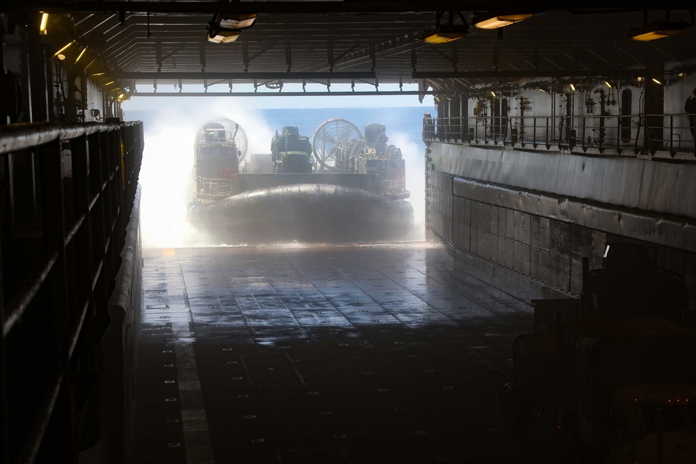 USS Carter Hall Conducts LCAC Operations