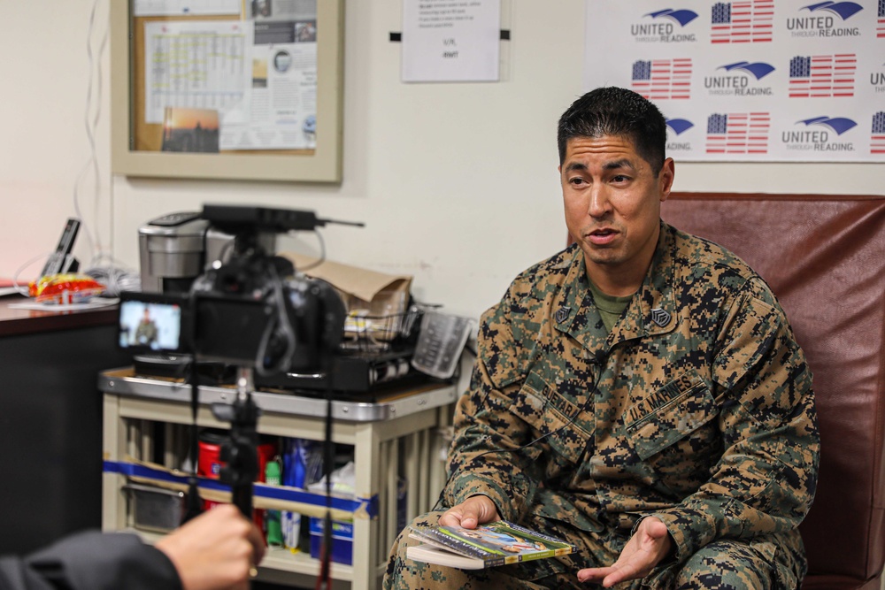 USS Carter Hall Conducts United Through Reading