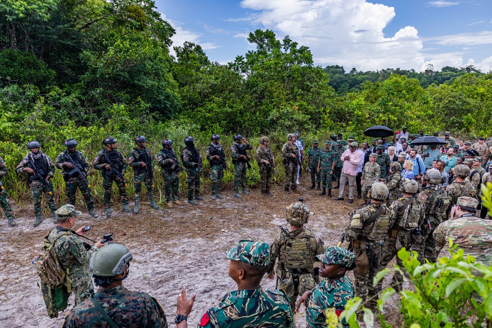 SOUTHCOM Commanding General, other foreign dignitaries visit TRADEWINDS 23