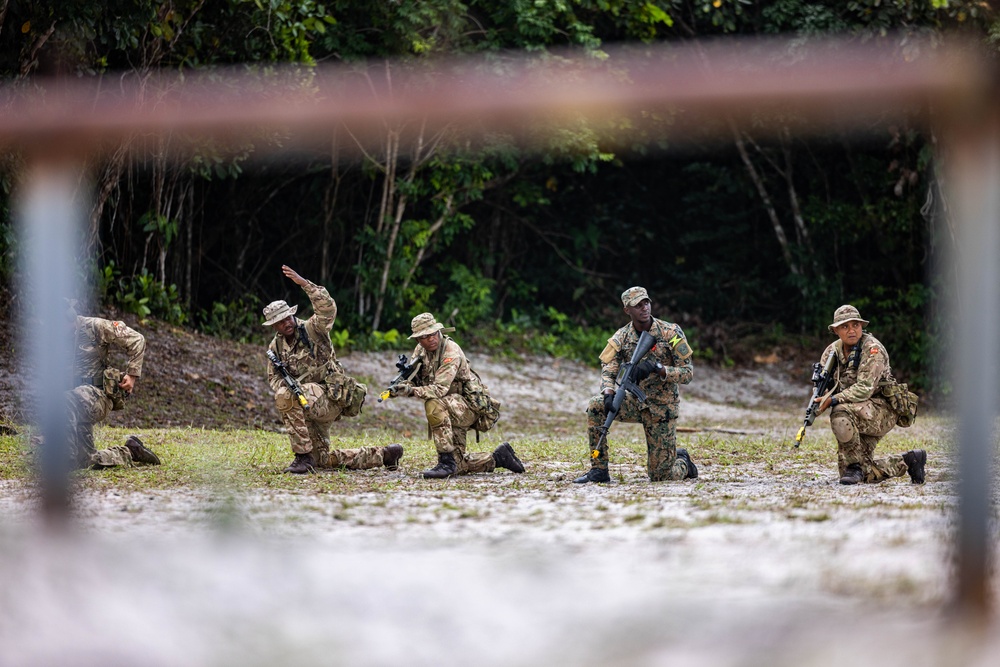 Bermuda Governor visits troops at TRADEWINDS 23