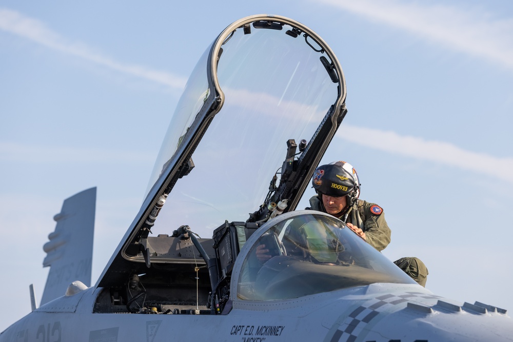 Lt. Col. Dickerson celebrates final flight with MCAS Beaufort