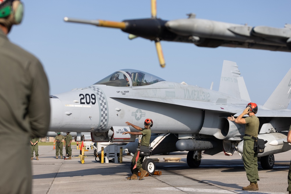 Lt. Col. Dickerson celebrates final flight with MCAS Beaufort