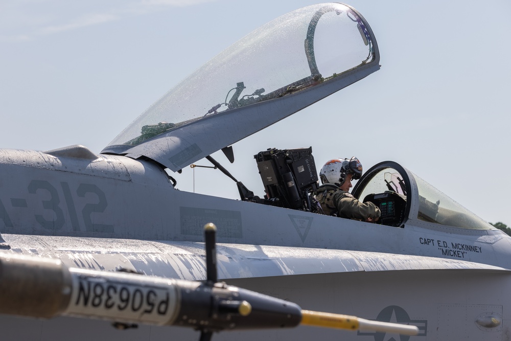 Lt. Col. Dickerson celebrates final flight with MCAS Beaufort