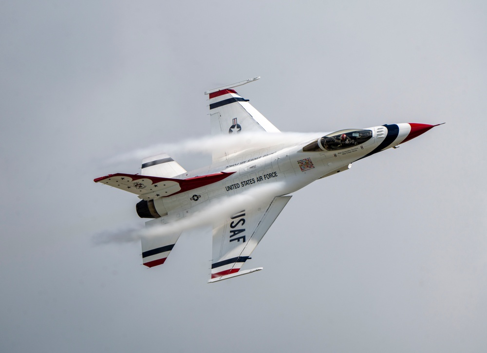 Thunderbirds headline Dayton Air Show