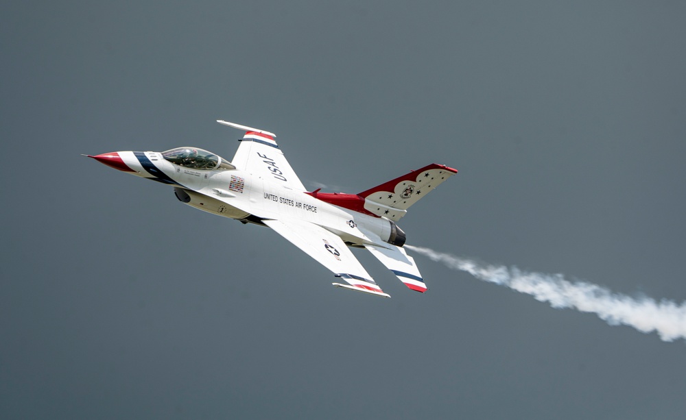 Thunderbirds headline Dayton Air Show