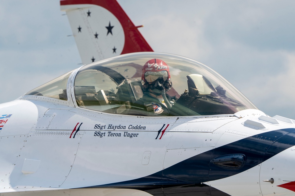 Thunderbirds headline Dayton Air Show