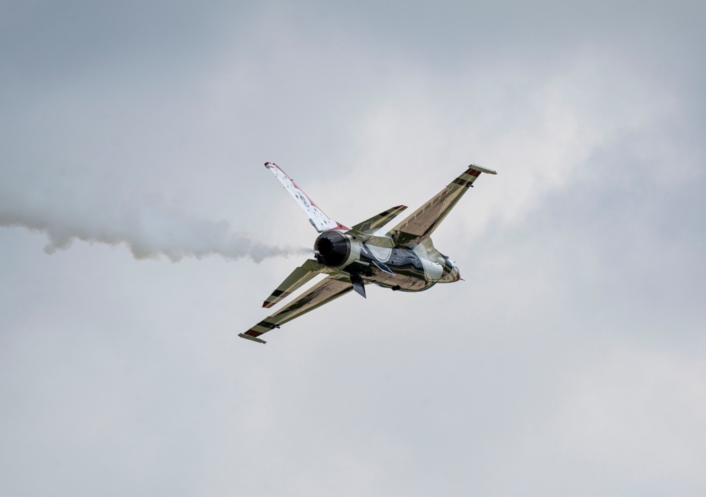 Thunderbirds headline Dayton Air Show