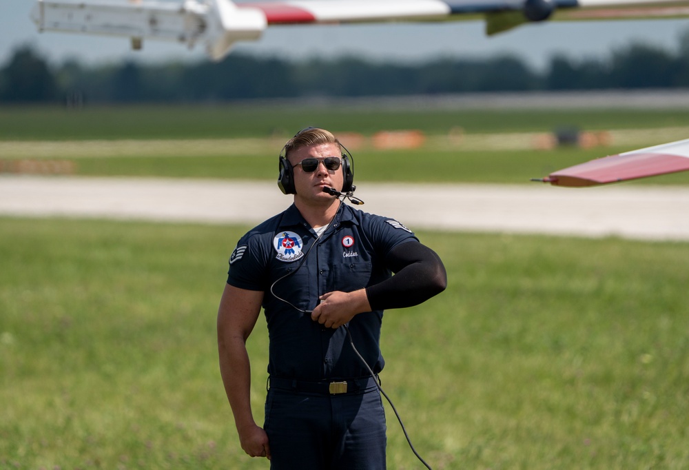 Thunderbirds headline Dayton Air Show